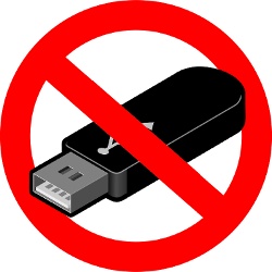 Durchgestrichenes USB-Signaturlesegerät als Hinweis auf eine Signierung ohne lokale Zusatzhardware